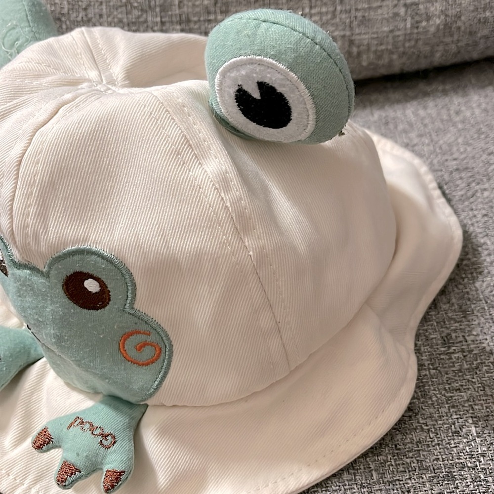Frog hat for toddlers - Picture 4 of 5